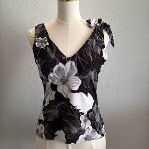 Byerwear Vintage Y2K Black & White Floral V-neck Top Size Large In
